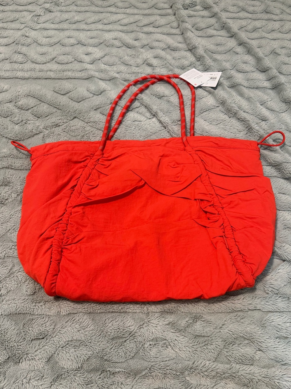 Lululemon Ruched Tote | OS | NWT - Picture 2 of 4